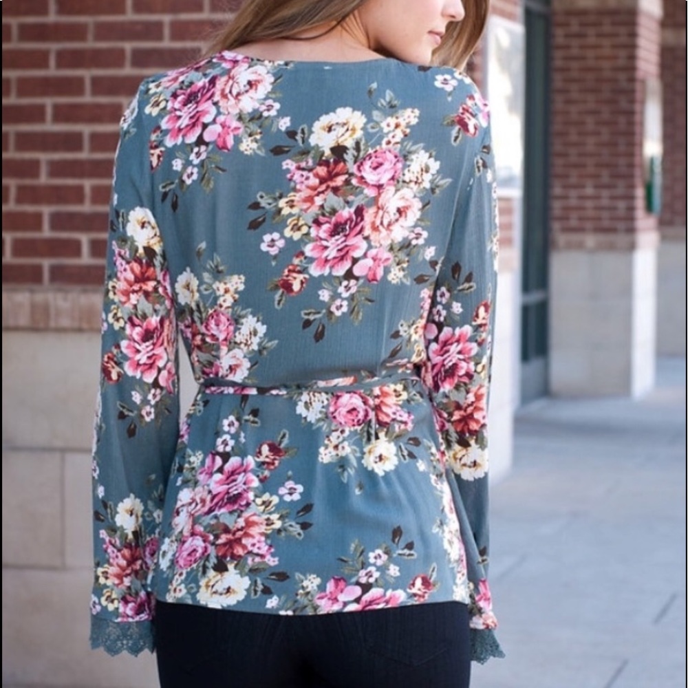 🐣🆕True Wrap with Bell Sleeves, Floral - Picture 5 of 6